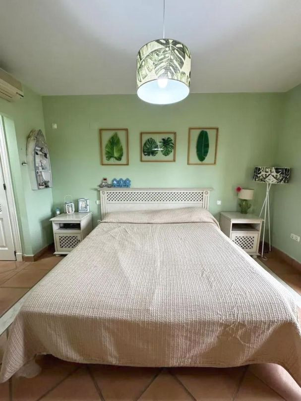 Se vende Villa - Chalet de 3 dormitorios en Costa Del Sol, Cadiz, España