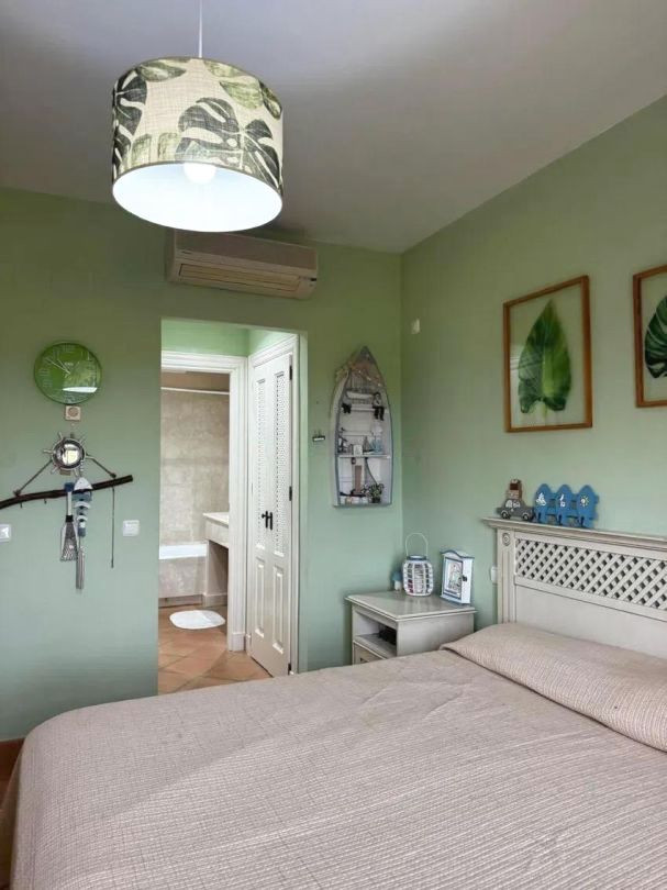 Se vende Villa - Chalet de 3 dormitorios en Costa Del Sol, Cadiz, España