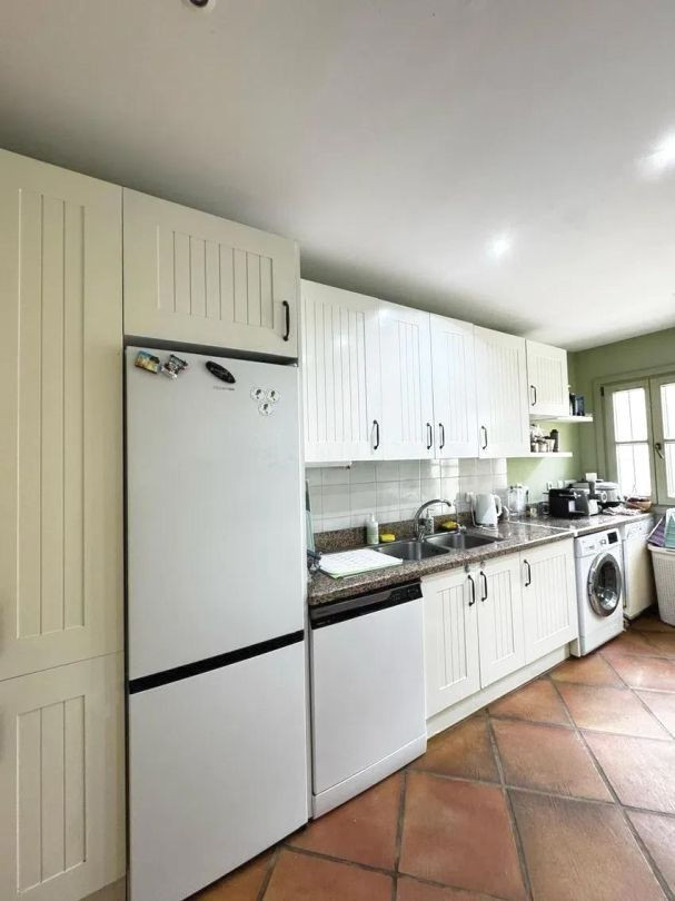 Se vende Villa - Chalet de 3 dormitorios en Costa Del Sol, Cadiz, España