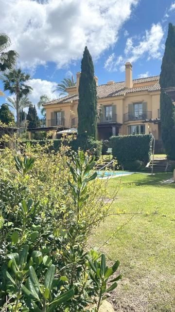 Se vende Villa - Chalet de 3 dormitorios en Costa Del Sol, Cadiz, España