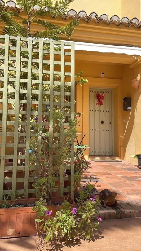 Se vende Villa - Chalet de 3 dormitorios en Costa Del Sol, Cadiz, España