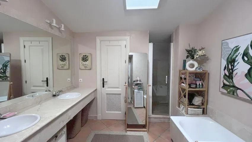 Se vende Villa - Chalet de 3 dormitorios en Costa Del Sol, Cadiz, España