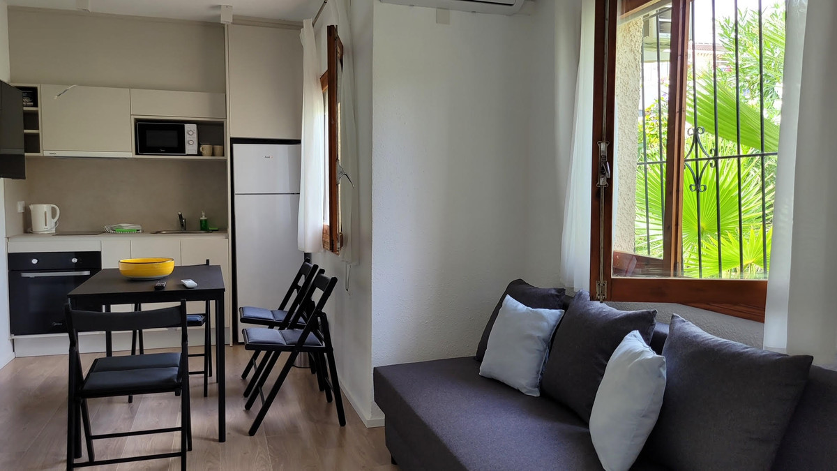 7 Bed Townhouse for sale in Torrevieja Costa Blanca, Alicante, Spain
