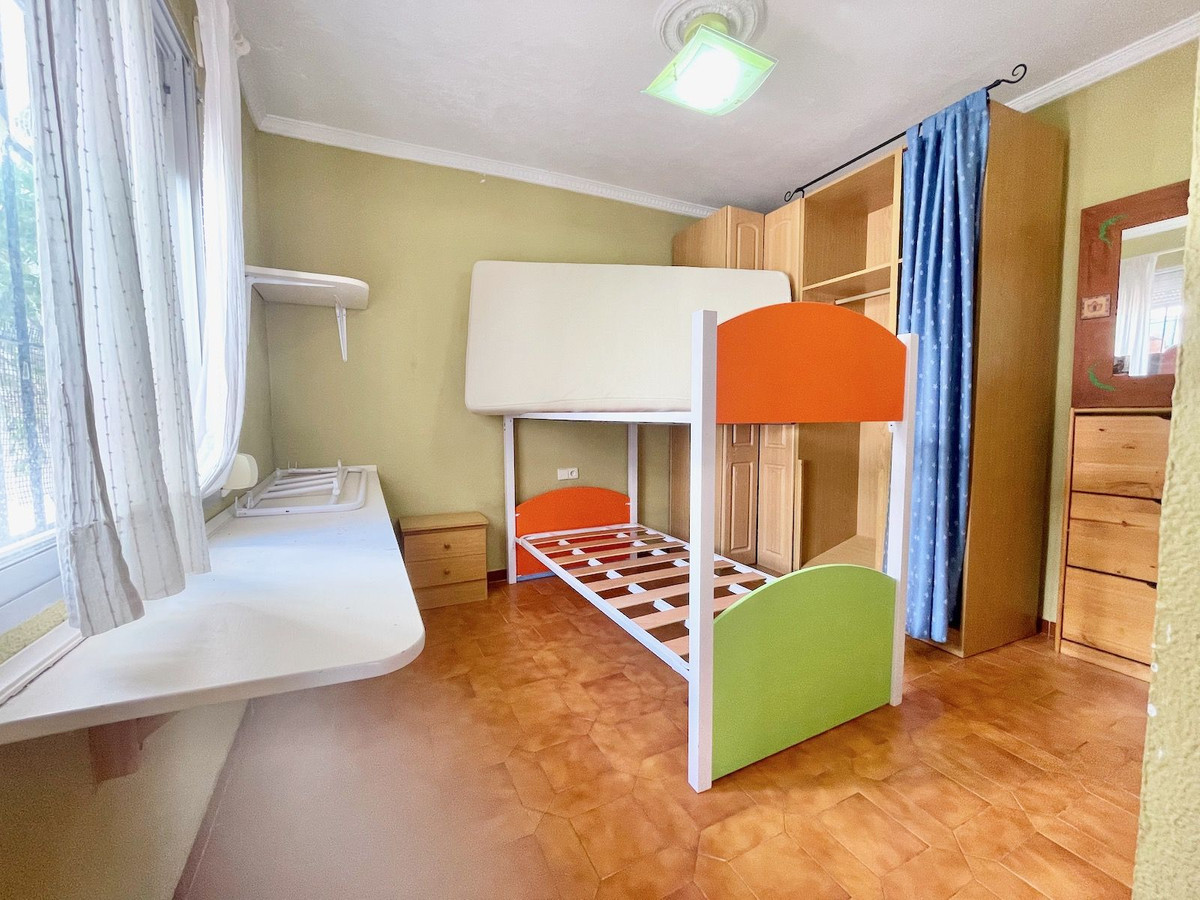 Se vende Apartamento Planta Media de 2 dormitorios en Costa Del Sol, Málaga, España