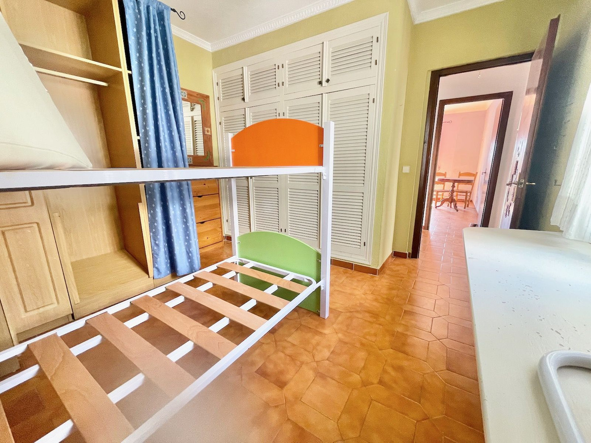 Se vende Apartamento Planta Media de 2 dormitorios en Costa Del Sol, Málaga, España