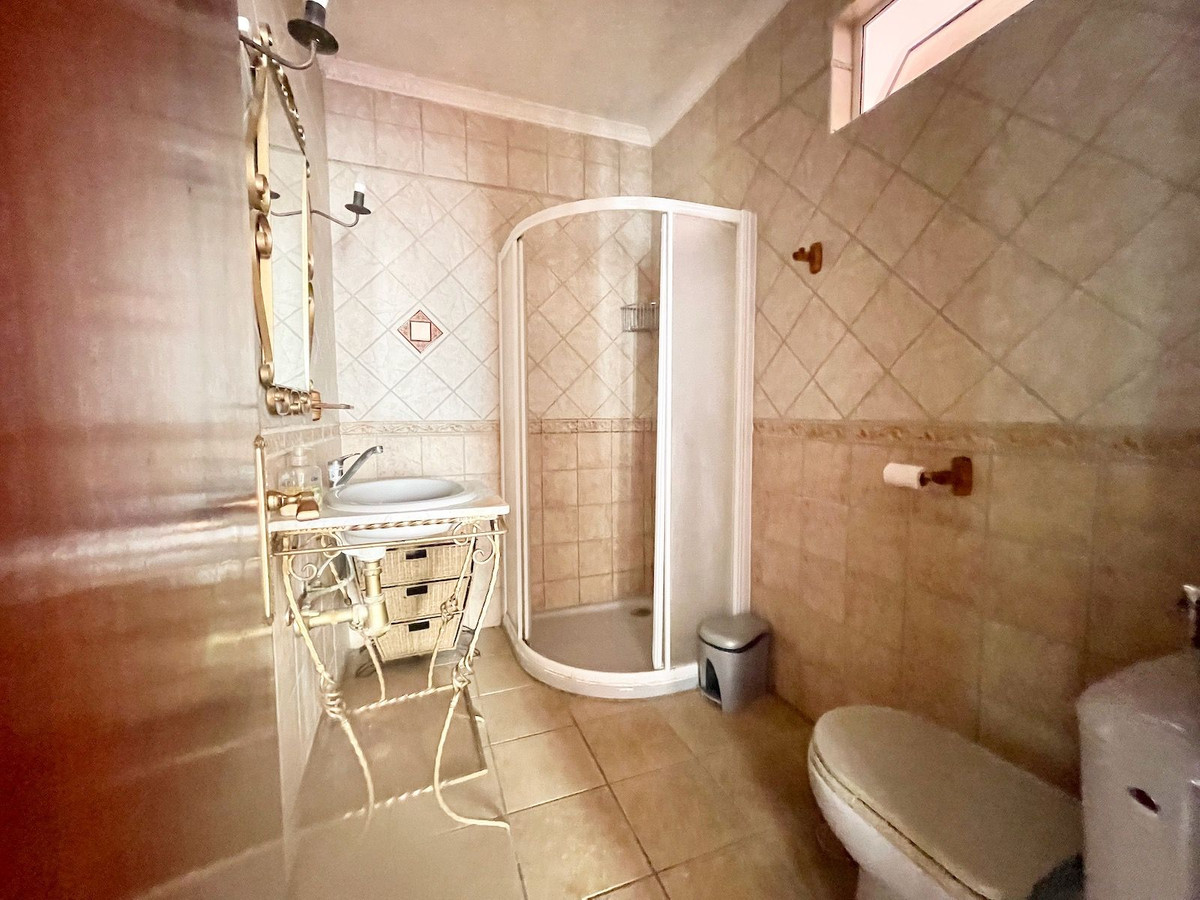 Se vende Apartamento Planta Media de 2 dormitorios en Costa Del Sol, Málaga, España
