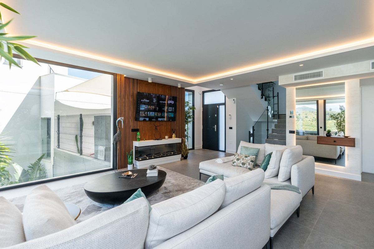 Se vende Villa - Chalet de 4 dormitorios en Costa Del Sol, Málaga, España