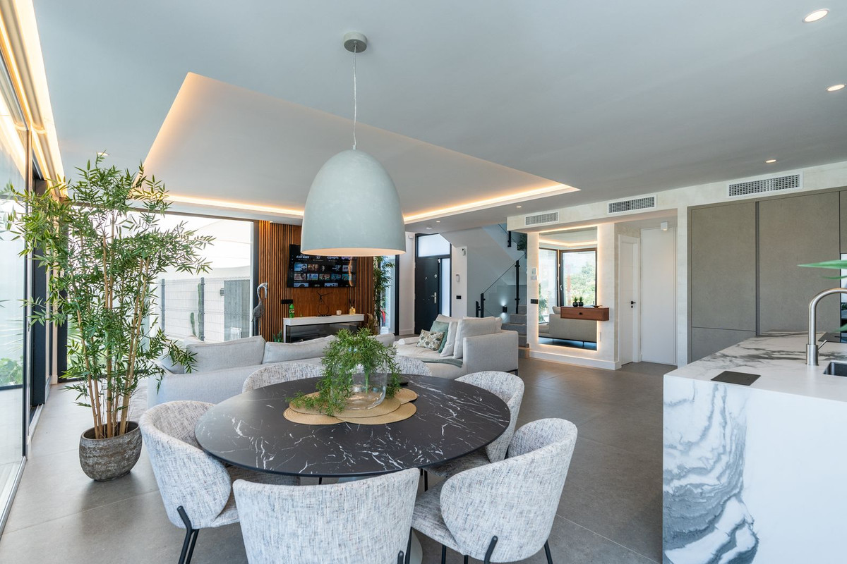 Se vende Villa - Chalet de 4 dormitorios en Costa Del Sol, Málaga, España