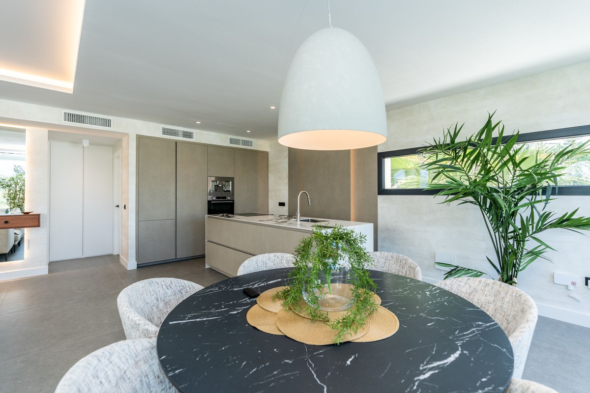Se vende Villa - Chalet de 4 dormitorios en Costa Del Sol, Málaga, España