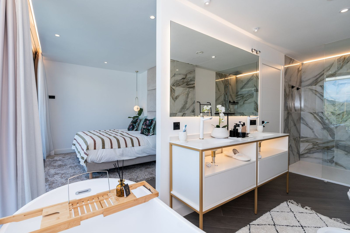Se vende Villa - Chalet de 4 dormitorios en Costa Del Sol, Málaga, España