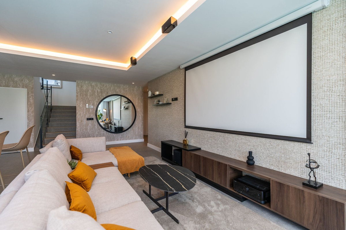 Se vende Villa - Chalet de 4 dormitorios en Costa Del Sol, Málaga, España