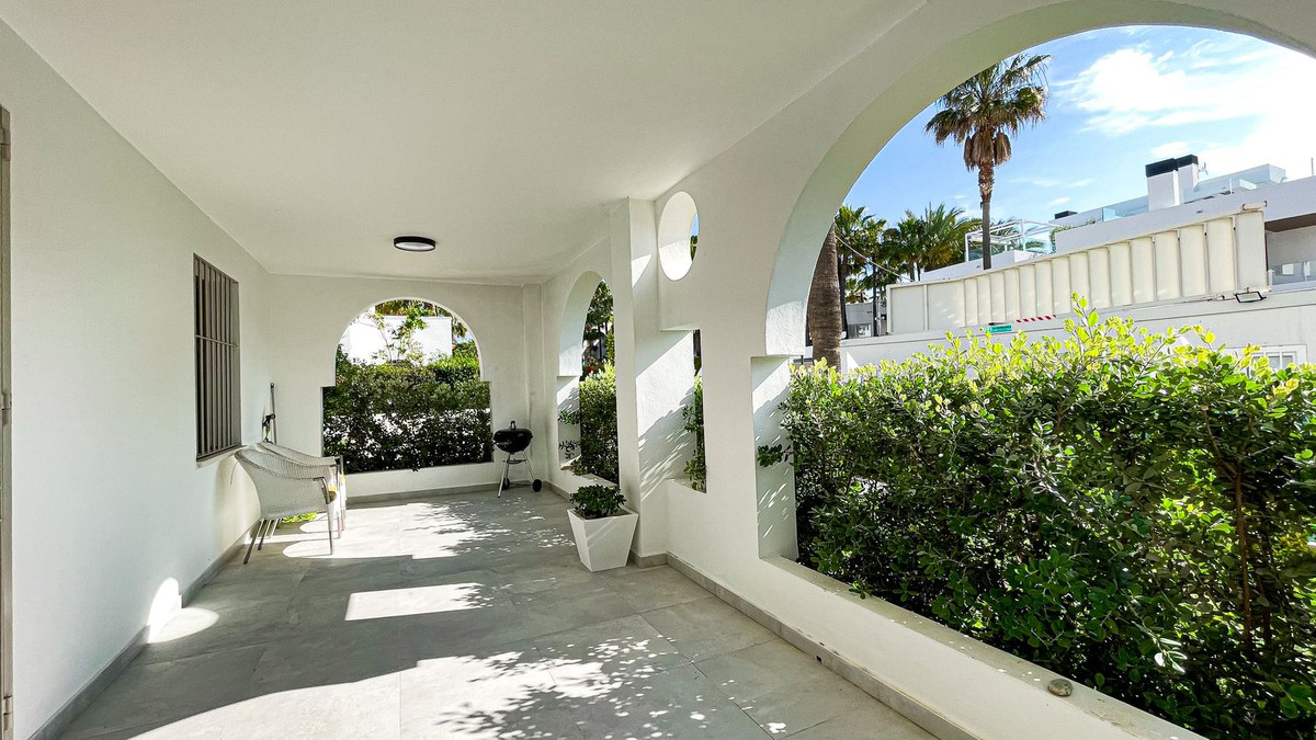 2 Bed Apartment for sale in Puerto Banús Costa Del Sol, Málaga, Spain