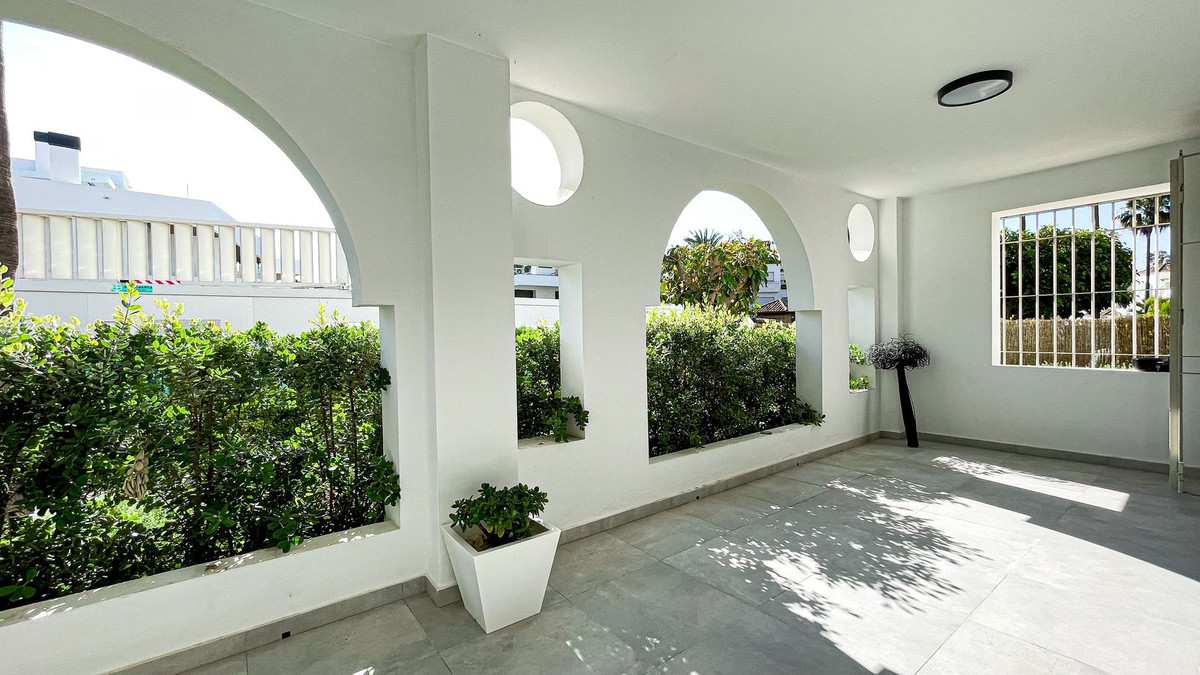 2 Bed Apartment for sale in Puerto Banús Costa Del Sol, Málaga, Spain