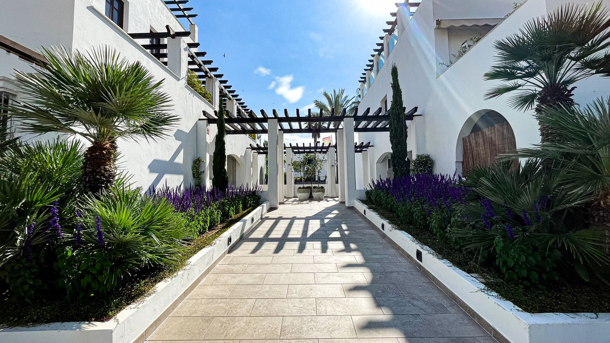 2 Bed Apartment for sale in Puerto Banús Costa Del Sol, Málaga, Spain