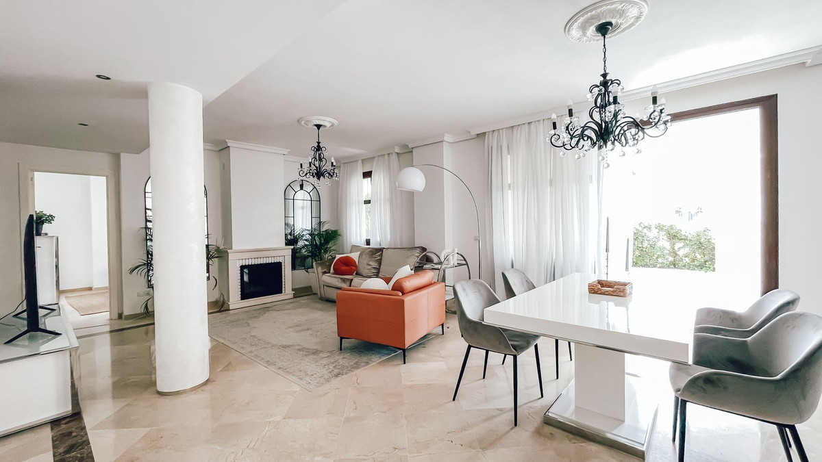 2 Bed Apartment for sale in Puerto Banús Costa Del Sol, Málaga, Spain