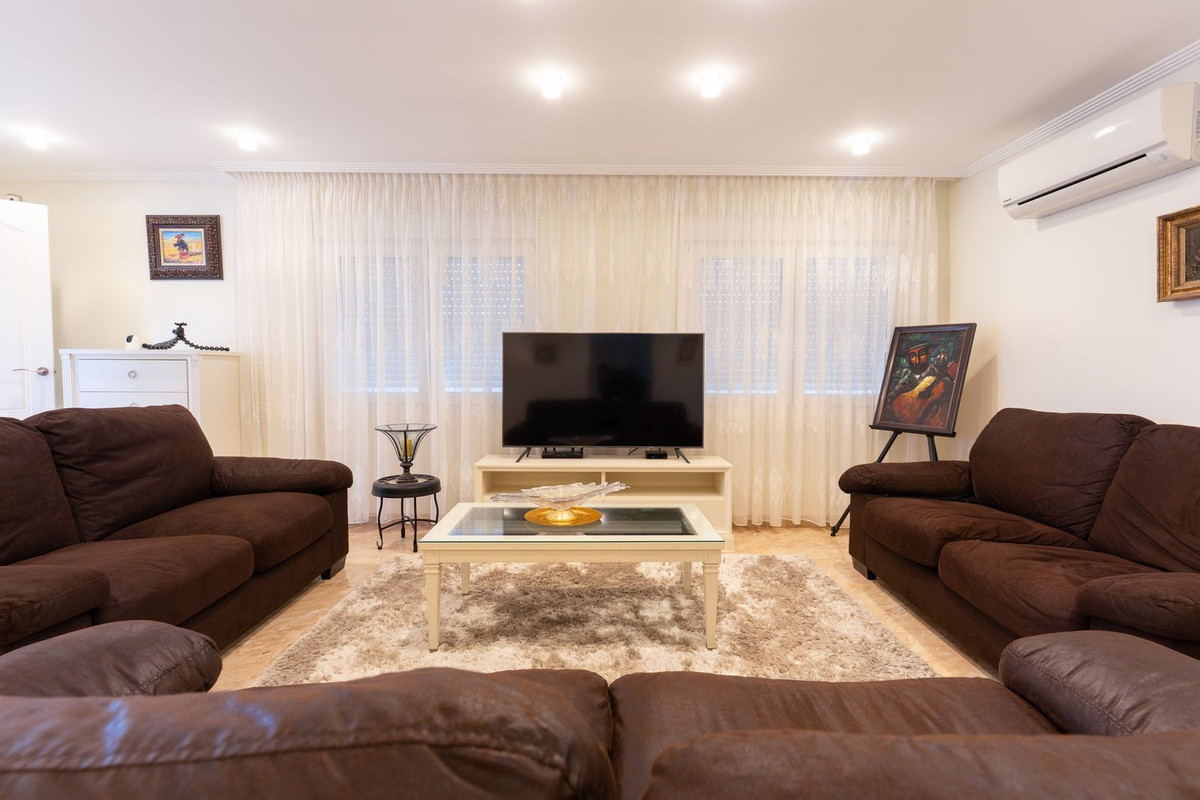 7 Bed Townhouse for sale in Los Balcones Costa Blanca, Alicante, Spain