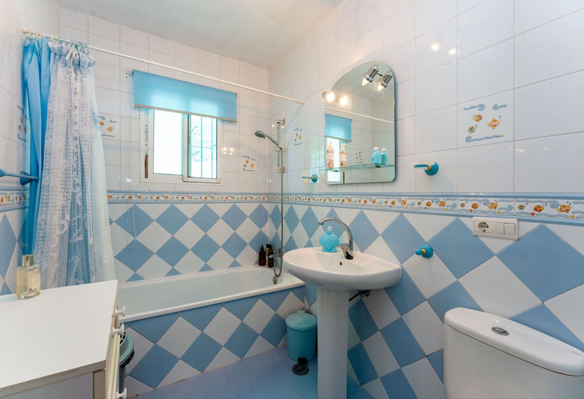 3 Bed Townhouse for sale in Coín Costa Del Sol, Málaga, Spain