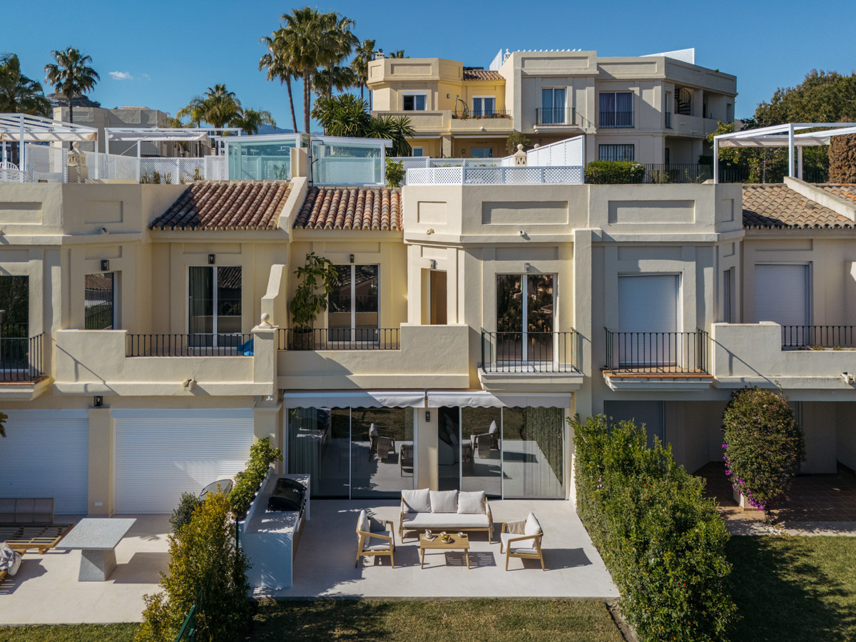 3 Bed Townhouse for sale in La Quinta Costa Del Sol, Málaga, Spain