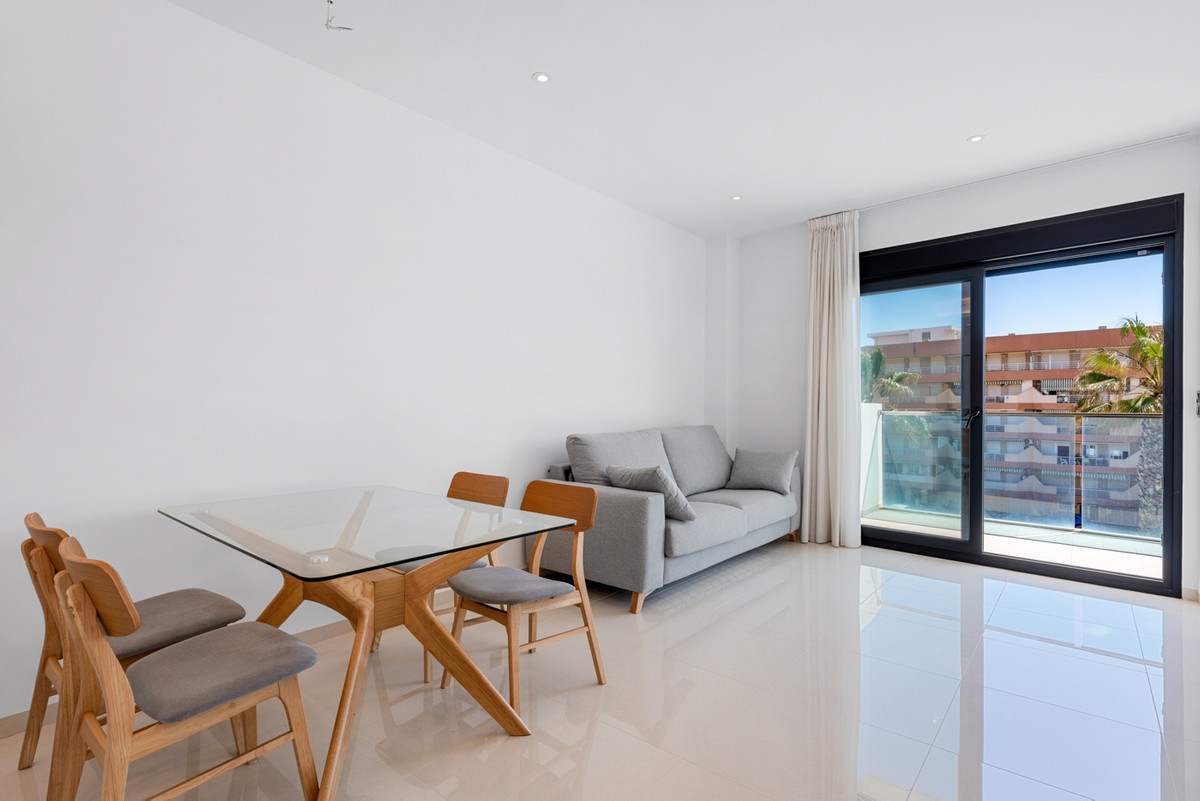 Se vende Apartamento Planta Media de 2 dormitorios en Costa Blanca, Alicante, España