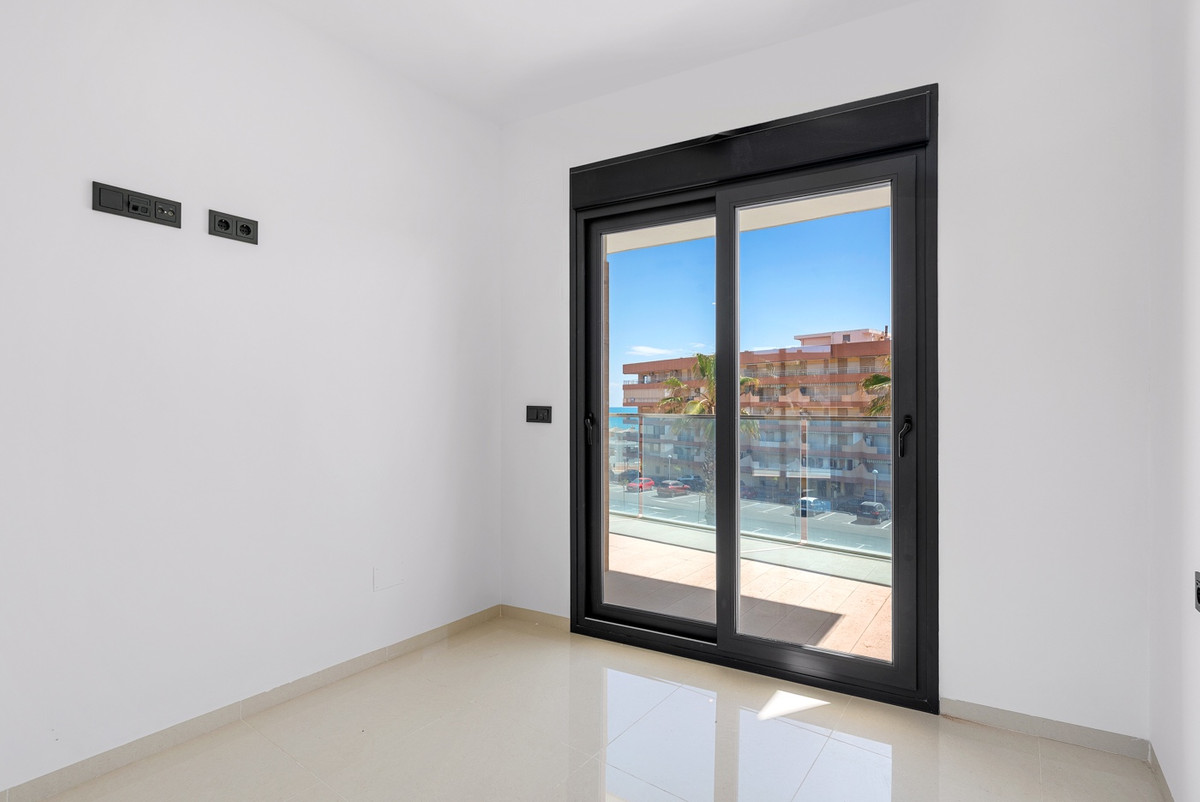 Se vende Apartamento Planta Media de 2 dormitorios en Costa Blanca, Alicante, España