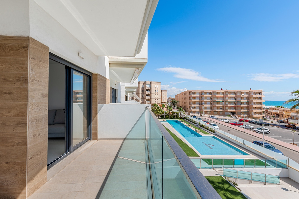 Se vende Apartamento Planta Media de 2 dormitorios en Costa Blanca, Alicante, España