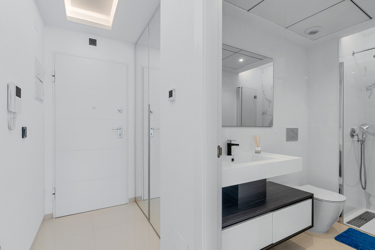 Se vende Apartamento Planta Media de 2 dormitorios en Costa Blanca, Alicante, España