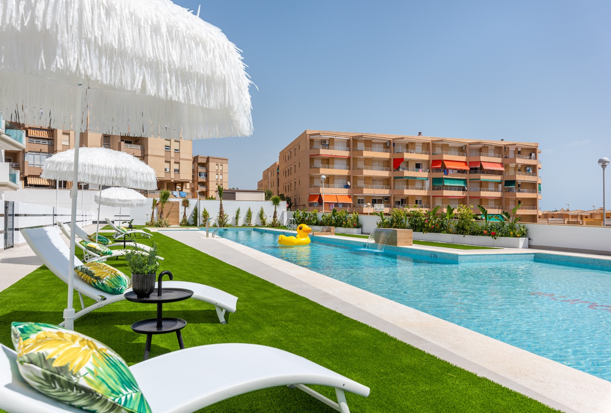 Se vende Apartamento Planta Media de 2 dormitorios en Costa Blanca, Alicante, España