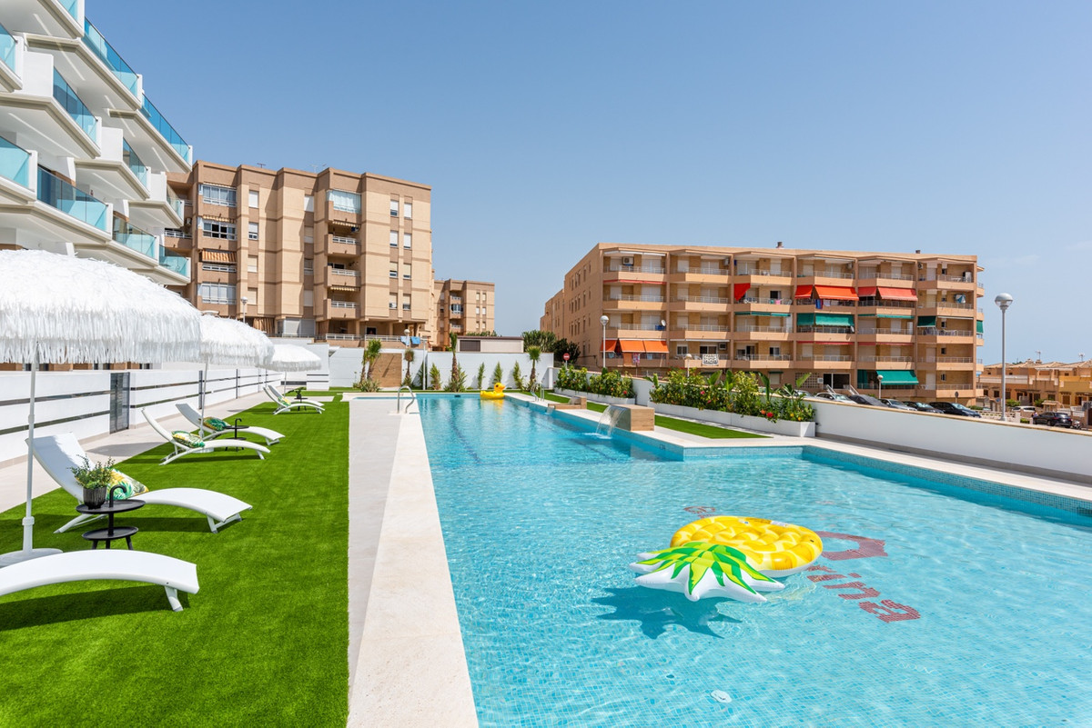 Se vende Apartamento Planta Media de 2 dormitorios en Costa Blanca, Alicante, España