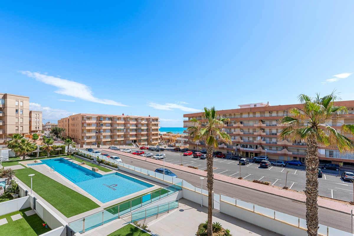 Se vende Apartamento Planta Media de 2 dormitorios en Costa Blanca, Alicante, España
