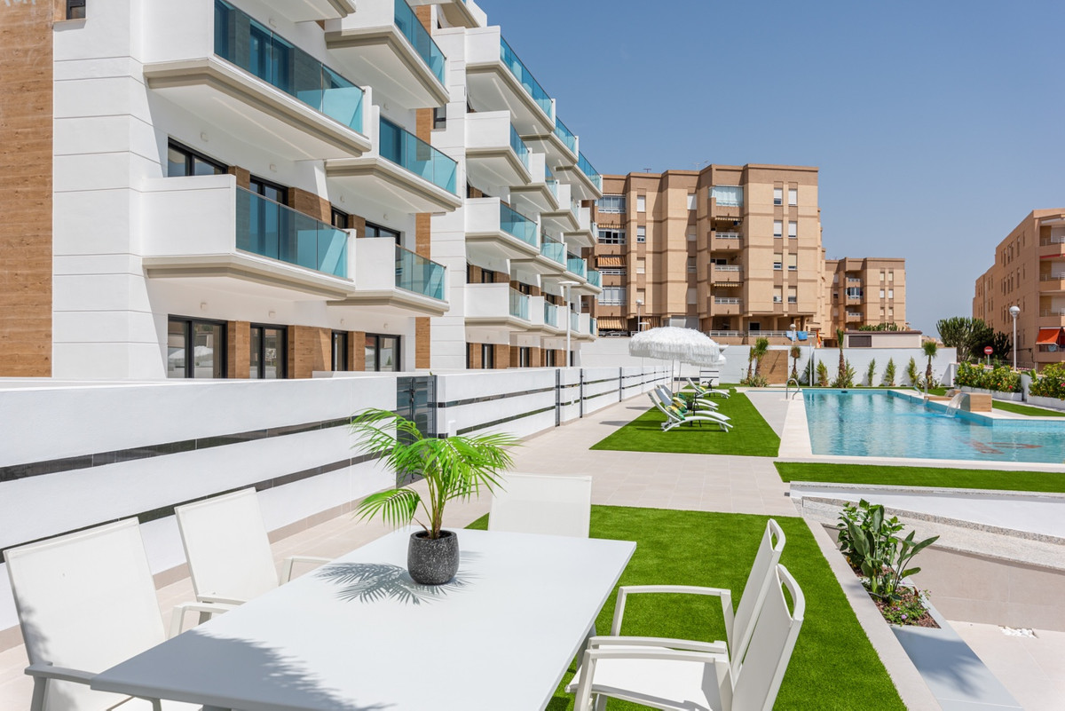 Se vende Apartamento Planta Media de 2 dormitorios en Costa Blanca, Alicante, España