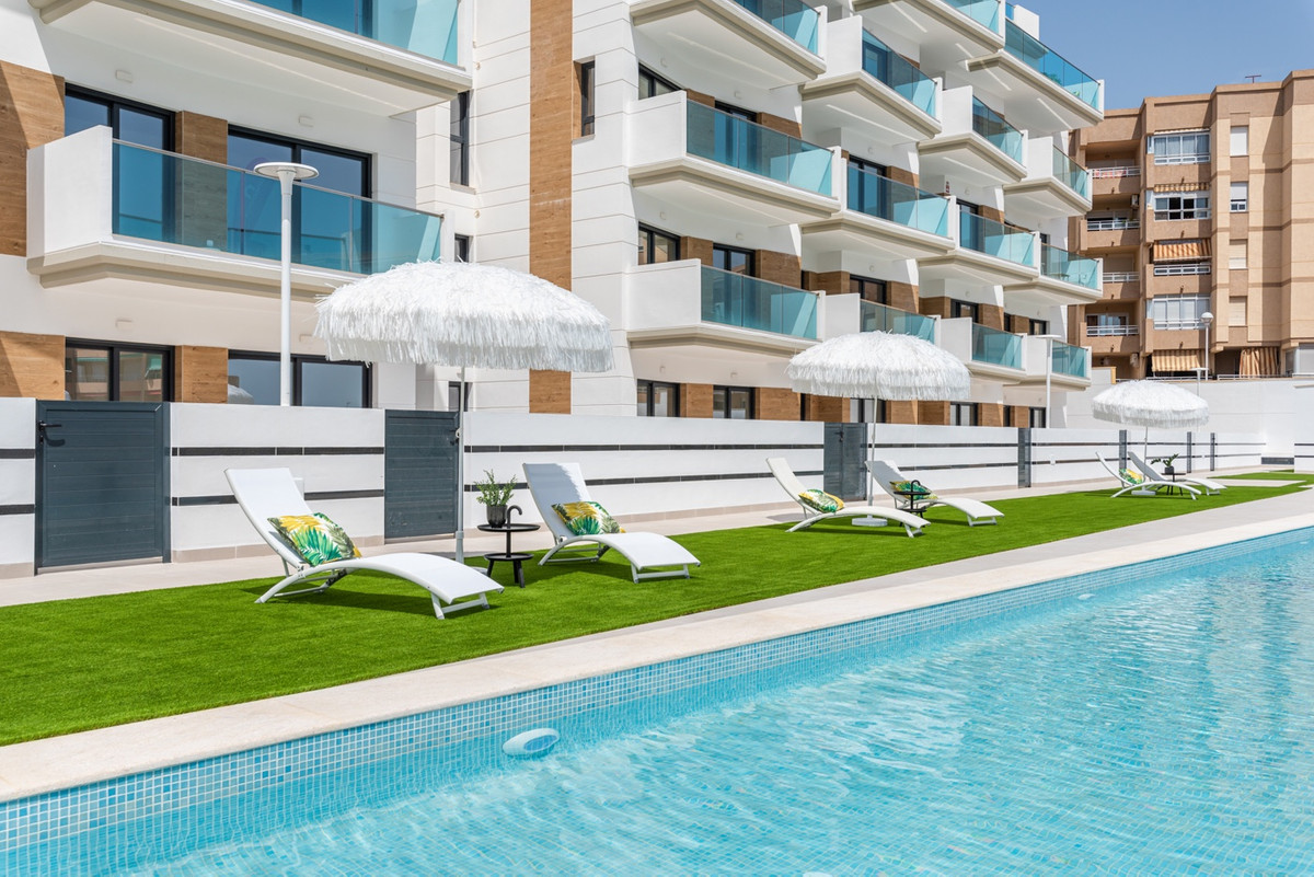 Se vende Apartamento Planta Media de 2 dormitorios en Costa Blanca, Alicante, España