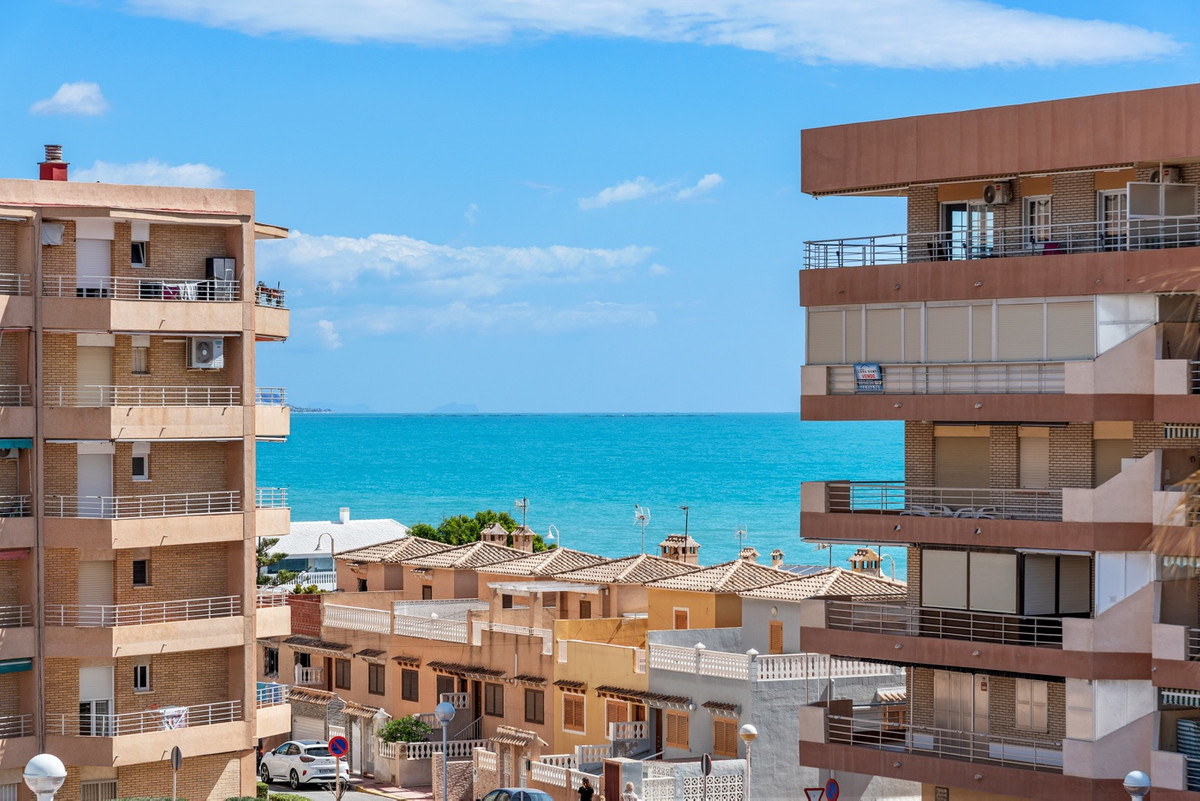 Se vende Apartamento Planta Media de 2 dormitorios en Costa Blanca, Alicante, España