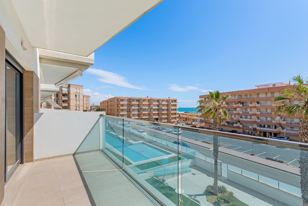 Se vende Apartamento Planta Media de 2 dormitorios en Costa Blanca, Alicante, España