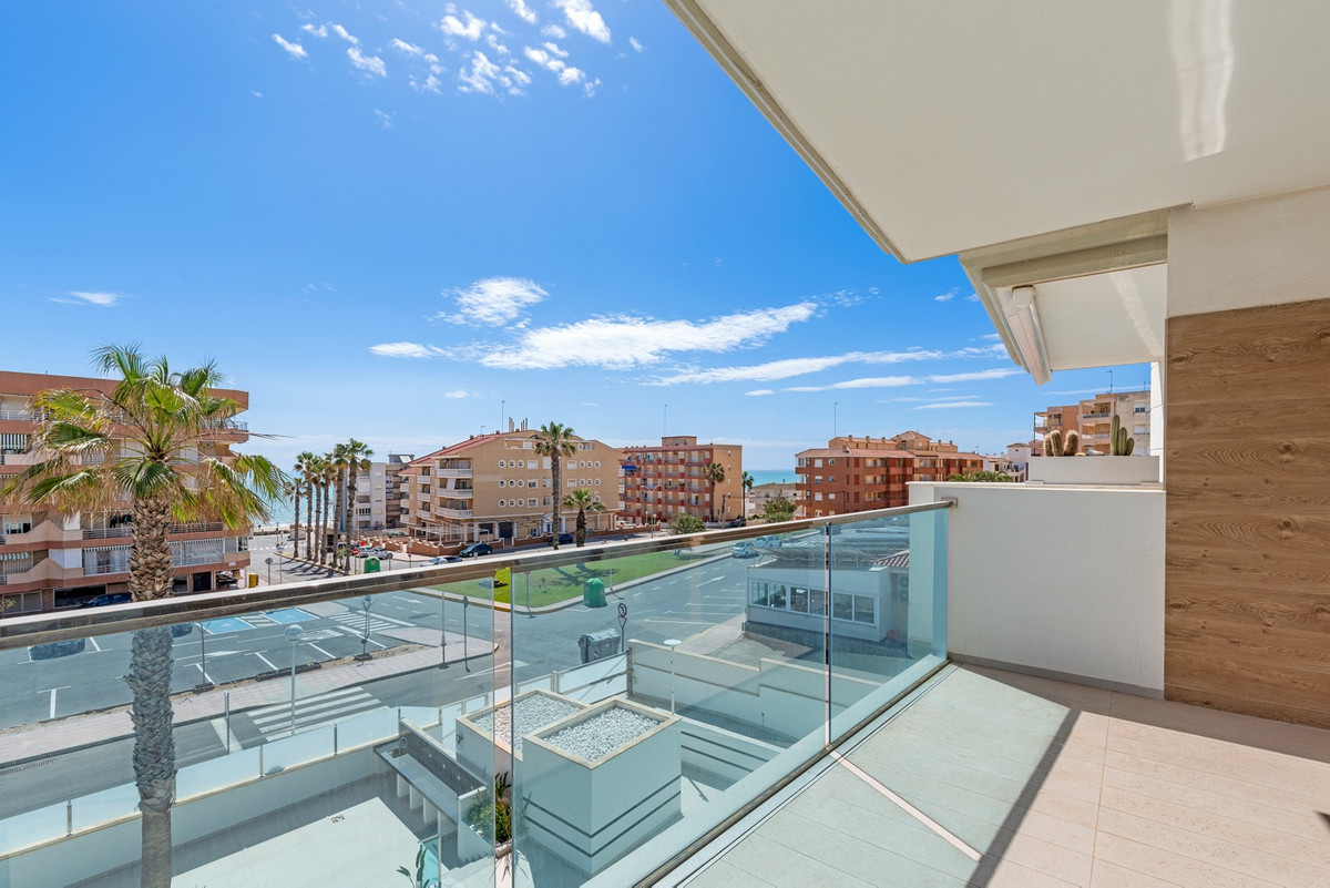 Se vende Apartamento Planta Media de 2 dormitorios en Costa Blanca, Alicante, España