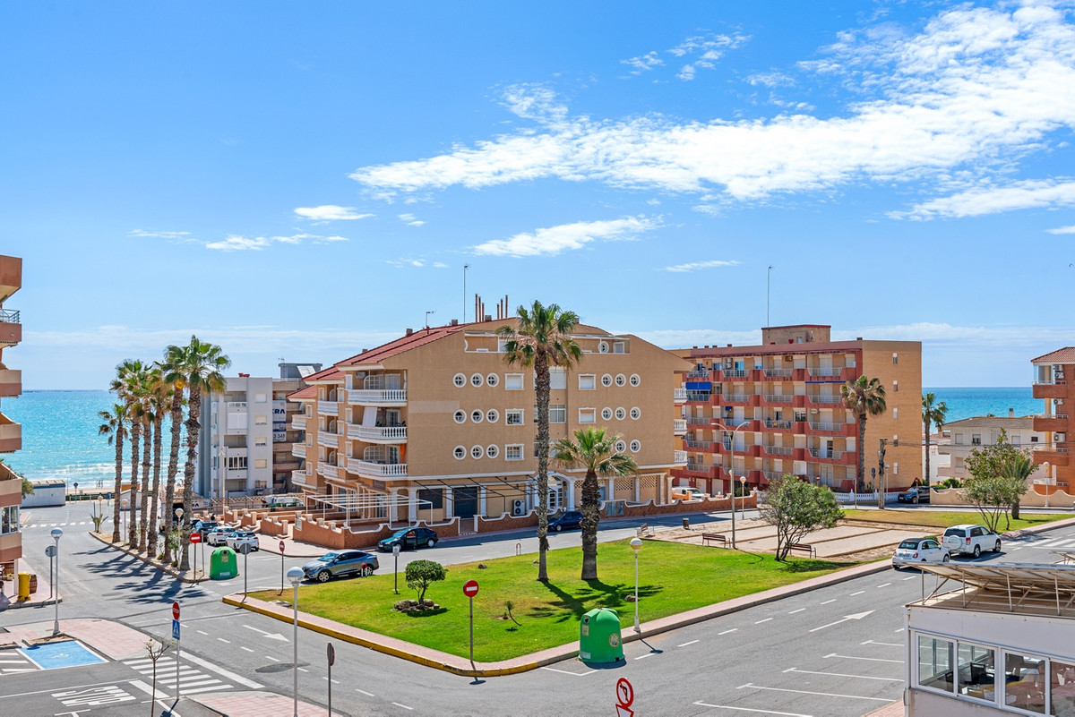 Se vende Apartamento Planta Media de 2 dormitorios en Costa Blanca, Alicante, España