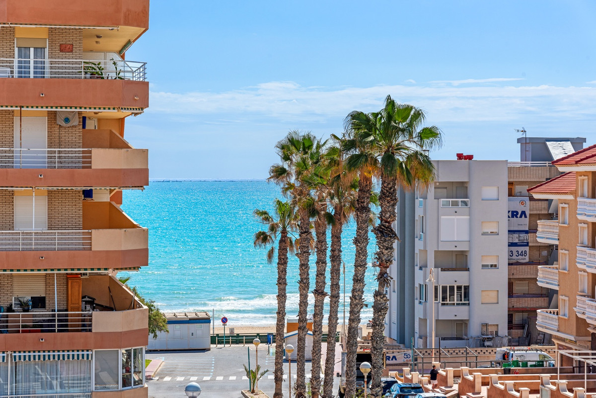 Se vende Apartamento Planta Media de 2 dormitorios en Costa Blanca, Alicante, España