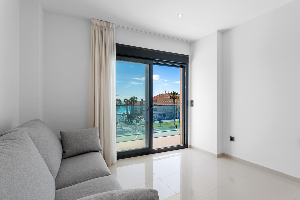 Se vende Apartamento Planta Media de 2 dormitorios en Costa Blanca, Alicante, España