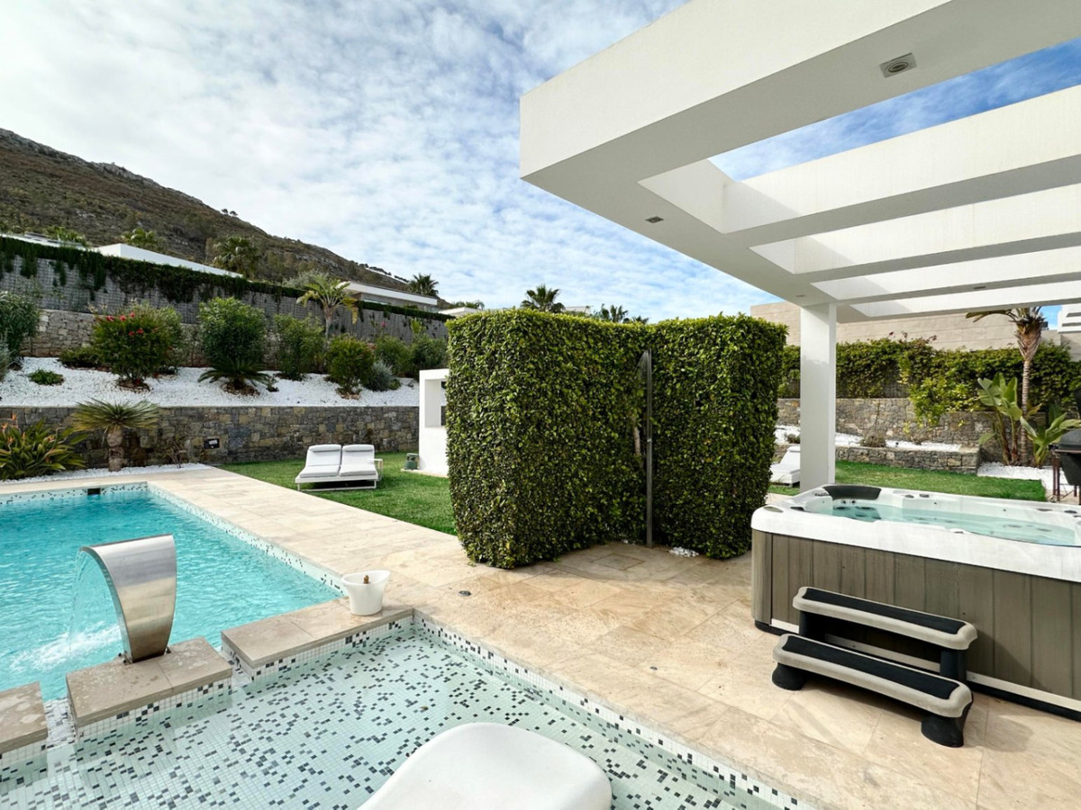 5 Bed Townhouse for sale in Javea Costa Blanca, Alicante, Spain