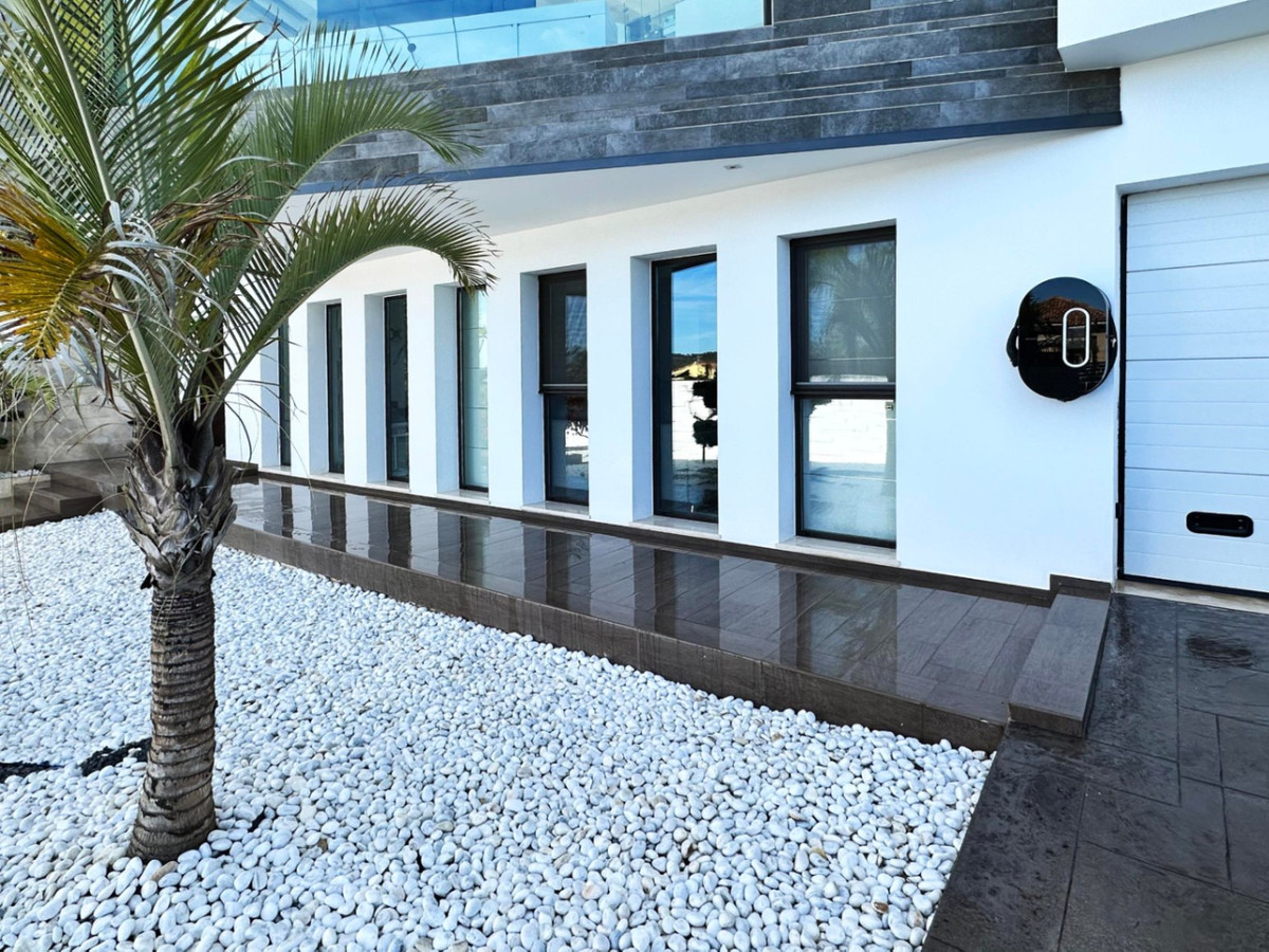 5 Bed Townhouse for sale in Javea Costa Blanca, Alicante, Spain