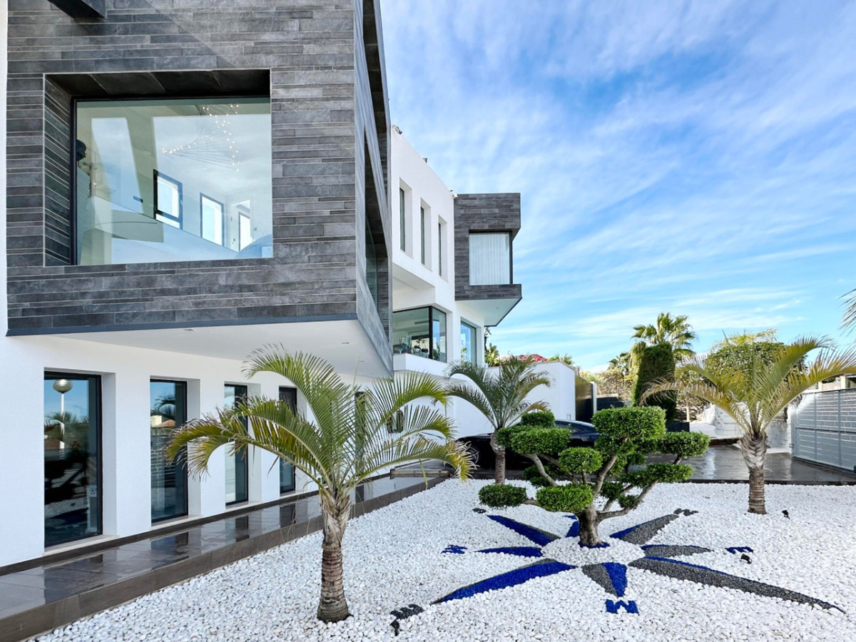 5 Bed Townhouse for sale in Javea Costa Blanca, Alicante, Spain