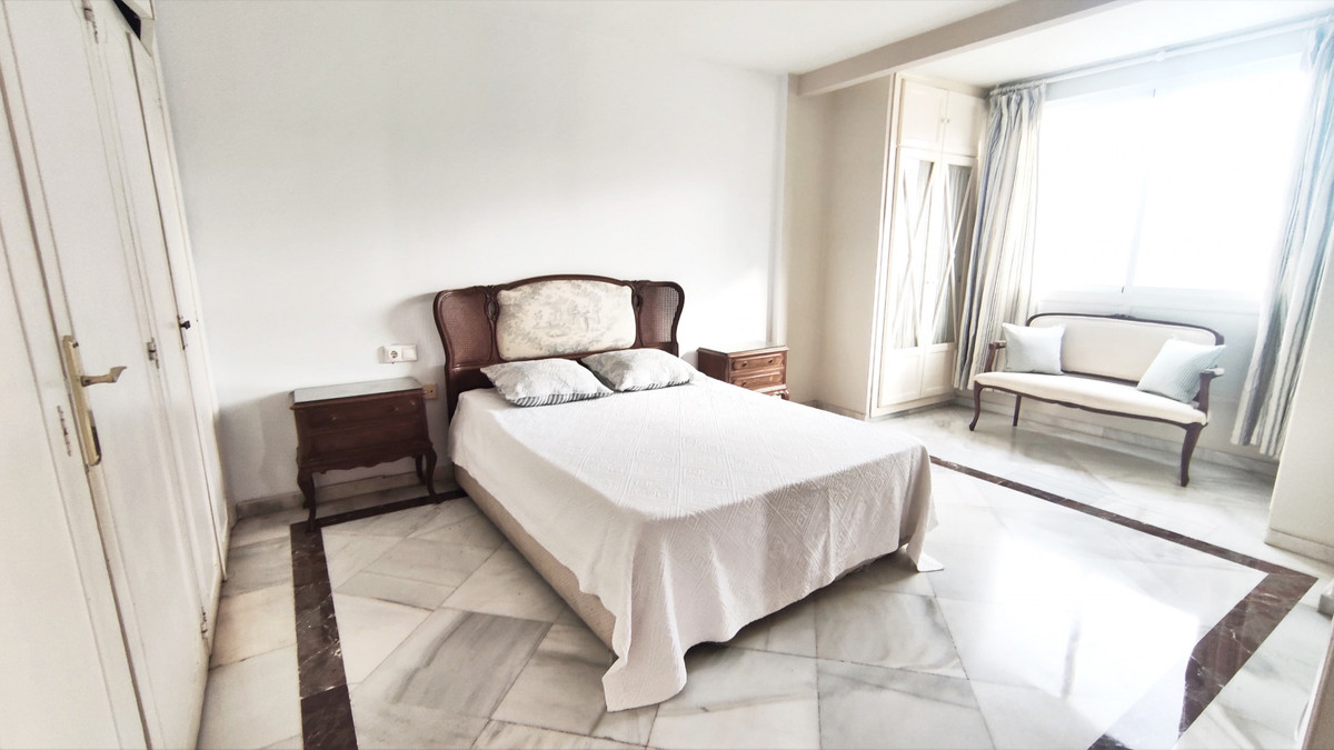 4 Bed Apartment for sale in Marbella Costa Del Sol, Málaga, Spain