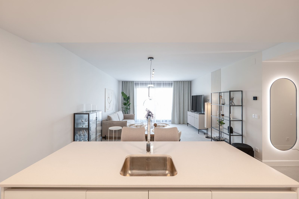 2 Bed Apartment for sale in Estepona Costa Del Sol, Málaga, Spain