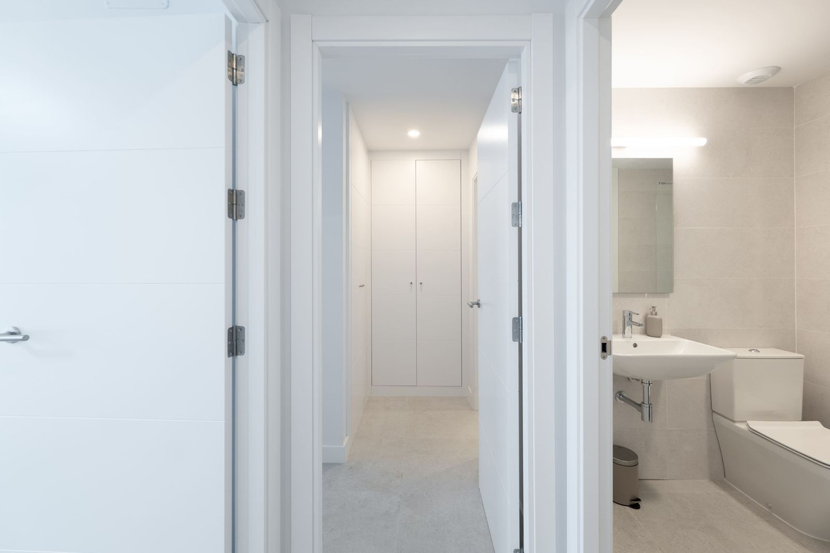 2 Bed Apartment for sale in Estepona Costa Del Sol, Málaga, Spain