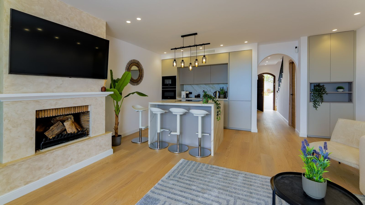 3 Bed Townhouse for sale in Benahavís Costa Del Sol, Málaga, Spain
