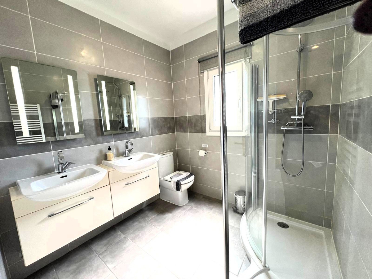 4 Bed Townhouse for sale in El Paraiso Costa Del Sol, Málaga, Spain