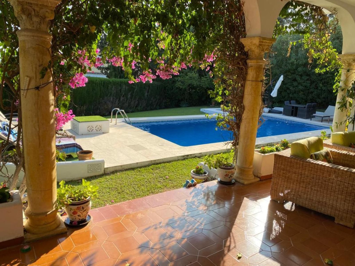 4 Bed Townhouse for sale in El Paraiso Costa Del Sol, Málaga, Spain