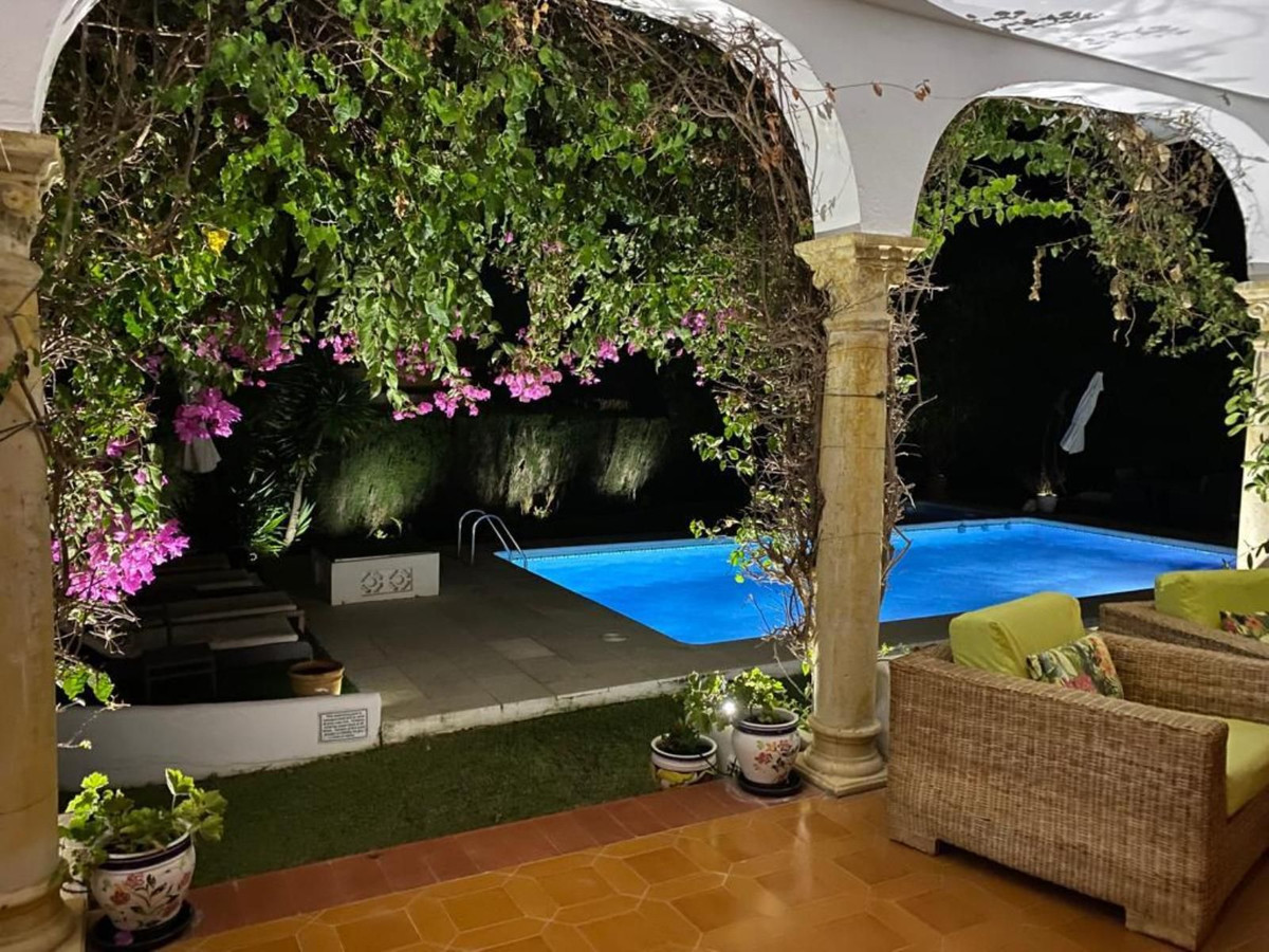 4 Bed Townhouse for sale in El Paraiso Costa Del Sol, Málaga, Spain