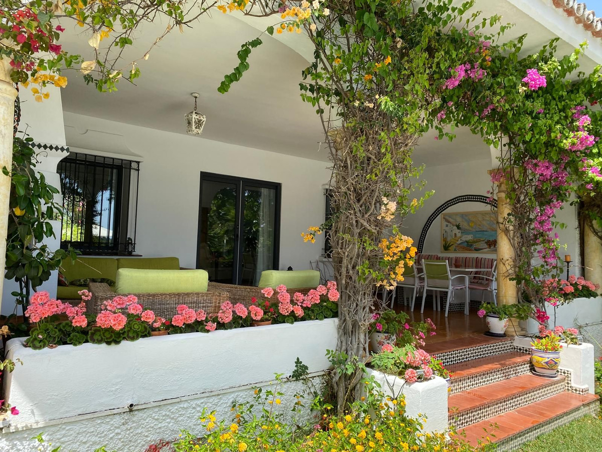 4 Bed Townhouse for sale in El Paraiso Costa Del Sol, Málaga, Spain