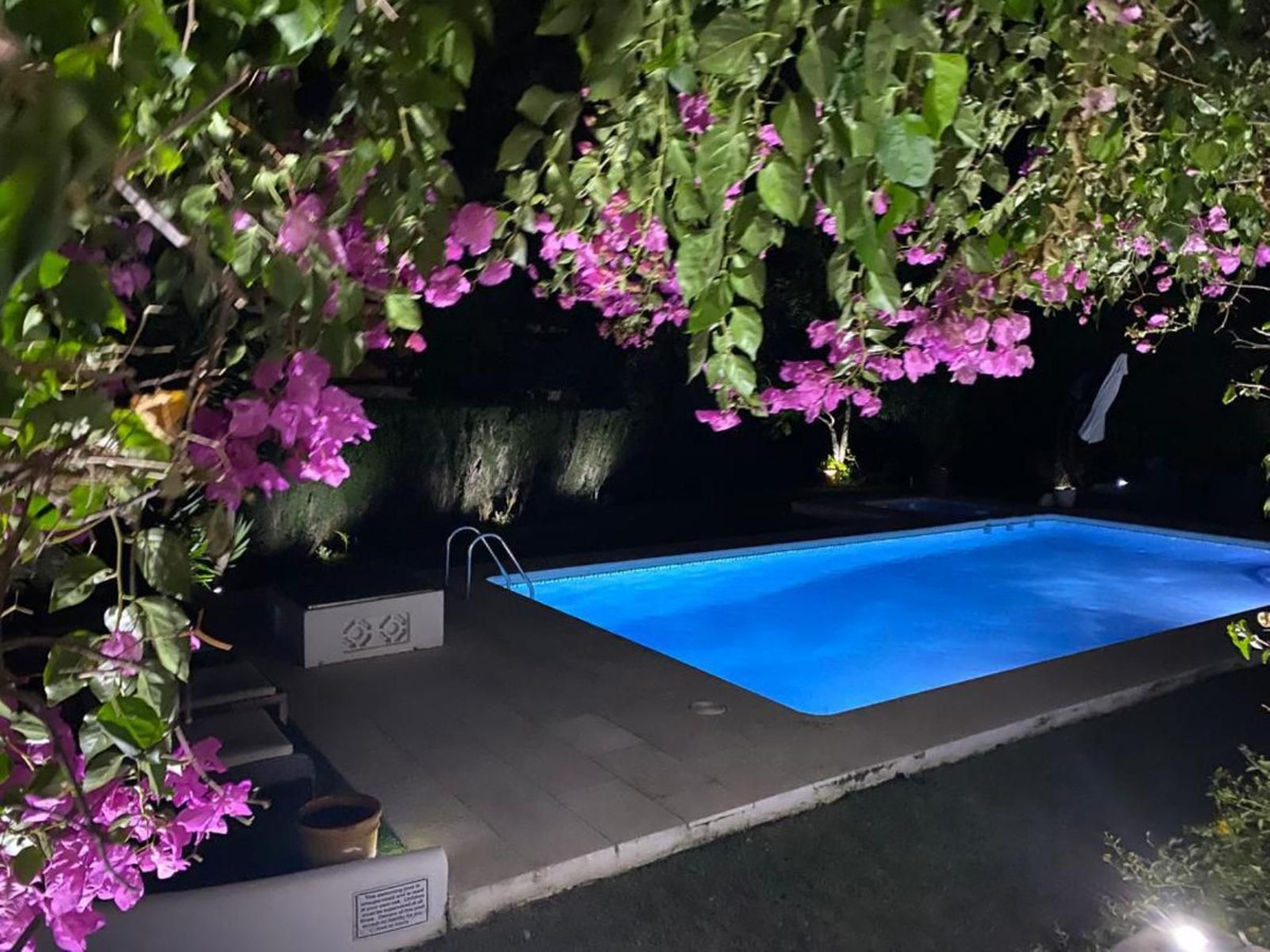 4 Bed Townhouse for sale in El Paraiso Costa Del Sol, Málaga, Spain