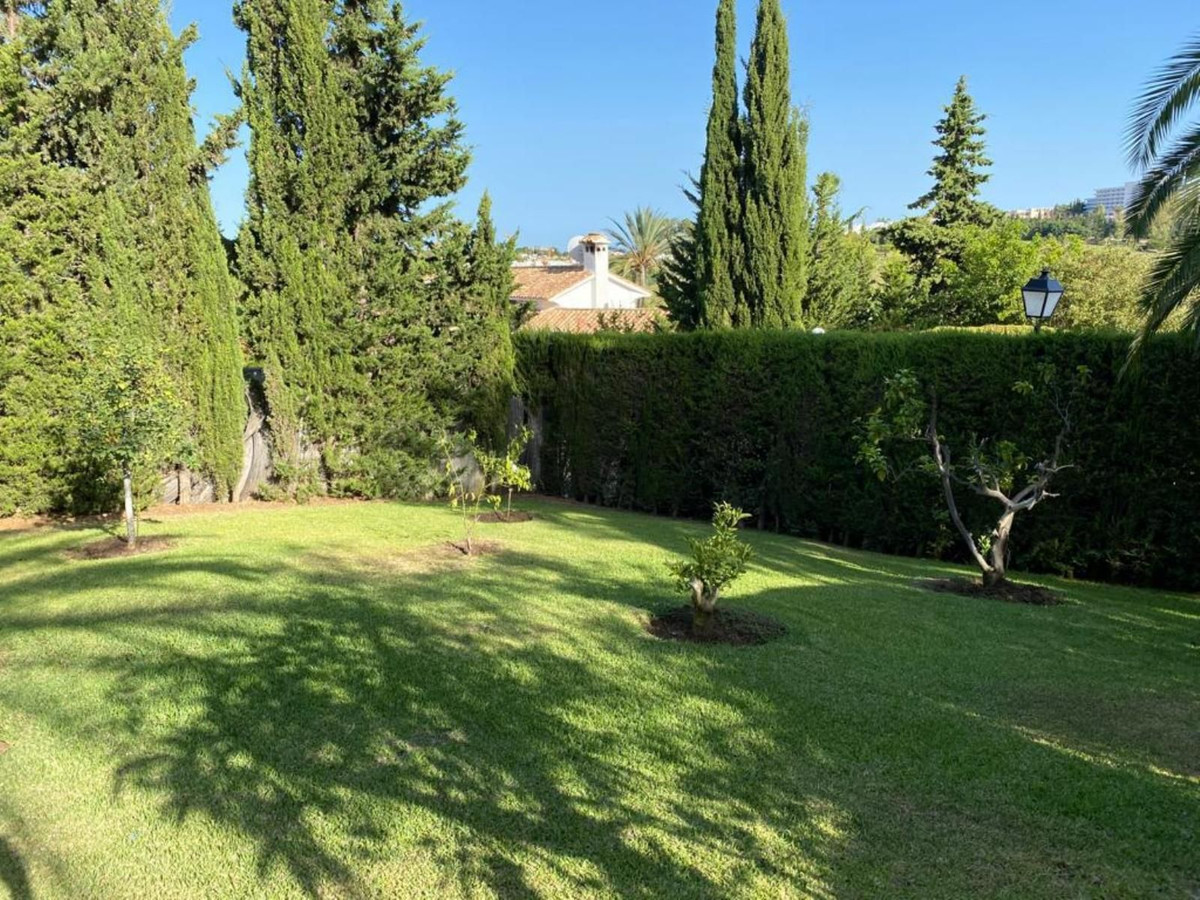 4 Bed Townhouse for sale in El Paraiso Costa Del Sol, Málaga, Spain